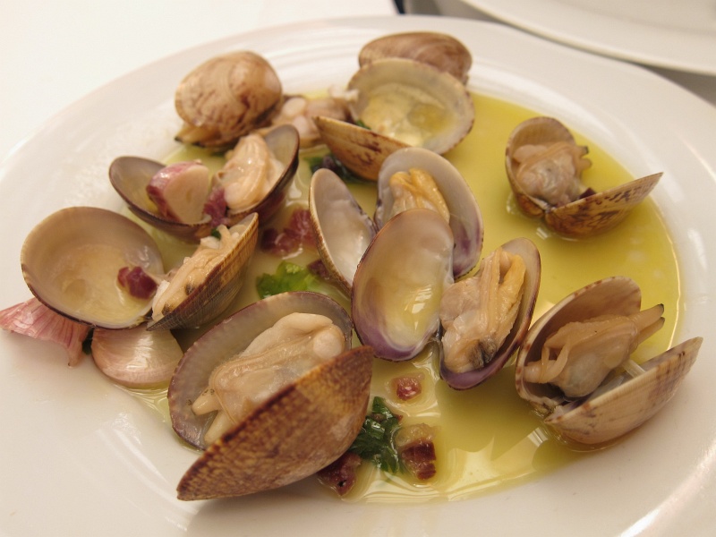 IMG_0002.JPG - Clams sauteed with garlic and olive oil
