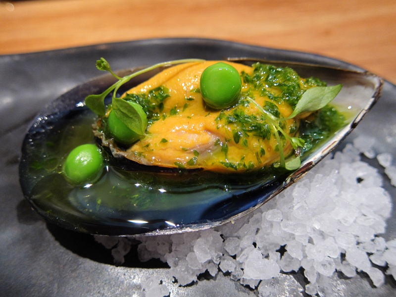 IMG_3187.JPG - Mejillone - pickled mussel with fresh peas in a Basque green sauce