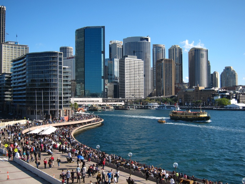 IMG_2550.JPG - People out in force on Sunday, walking and eating near Opera Bar and Opera Kitchen, enjoying the spring sunshine by Sydney Cove