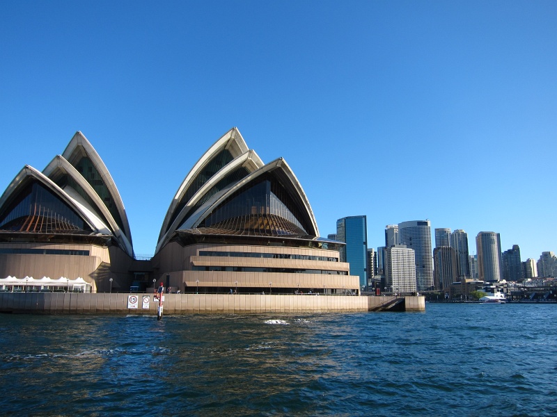 IMG_2557.JPG - Waterside view of the opera house, taken from the ferry to Watsons Bay