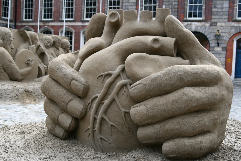 IMG_7358.JPG - Giant sculptures made of sand in the courtyard of Dublin Castle, by artists Daniel Doyle, Niall and Alan Magee