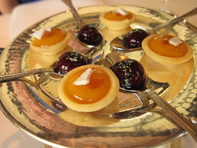 IMG_2218.JPG - Canaps - (sour) apricot tartlet, (sweet) blueberry bubble