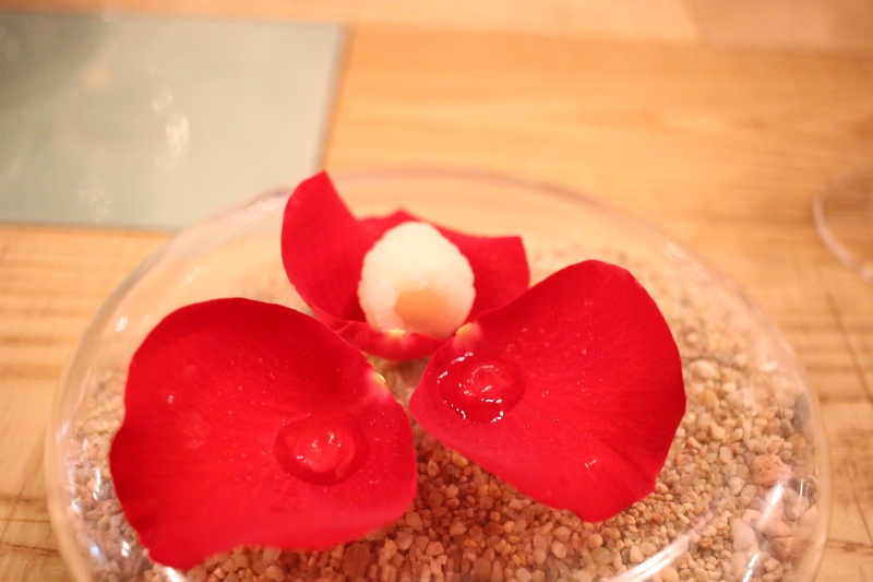 IMG_1881.JPG - Lychee and roses.  Extremely aromatic...