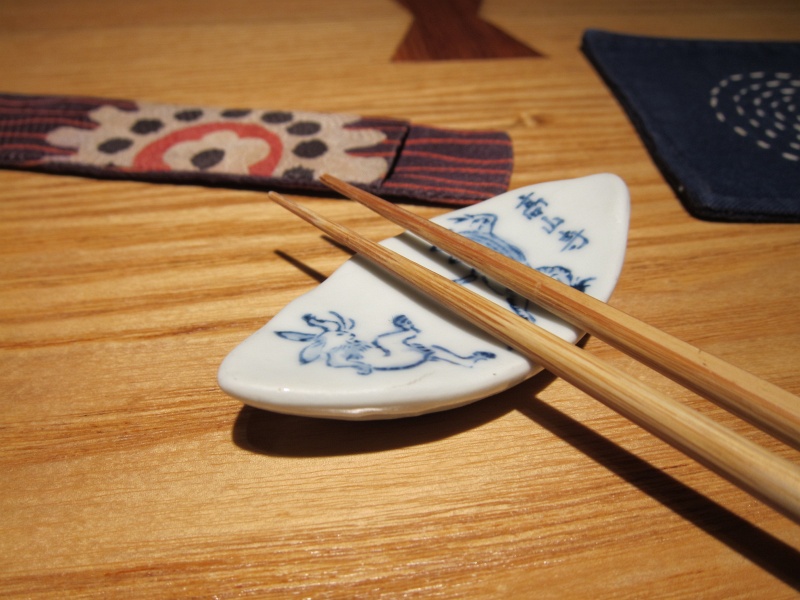 IMG_0188.JPG - Sharp chopsticks, we're ready to eat!