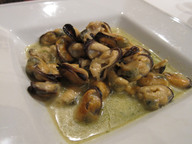 IMG_1294.JPG - Mussels in green curry sauce (Borj Eddar, Rabat)