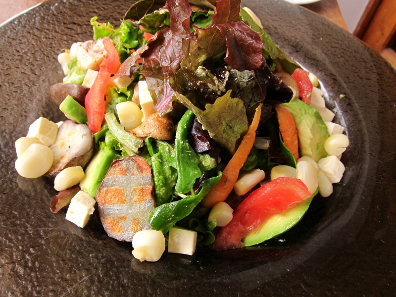 IMG_1836.JPG - Spring salad with giant corn kernels, grilled potatoes, avocado, tomatoes, cheese, at Greens Restaurant in Cusco