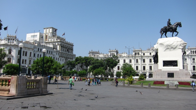 IMG_1695.JPG - Plaza San Martn, named after the revolutionary hero (the guy on the horse statue) who freed Peru from Spanish rule in 1821