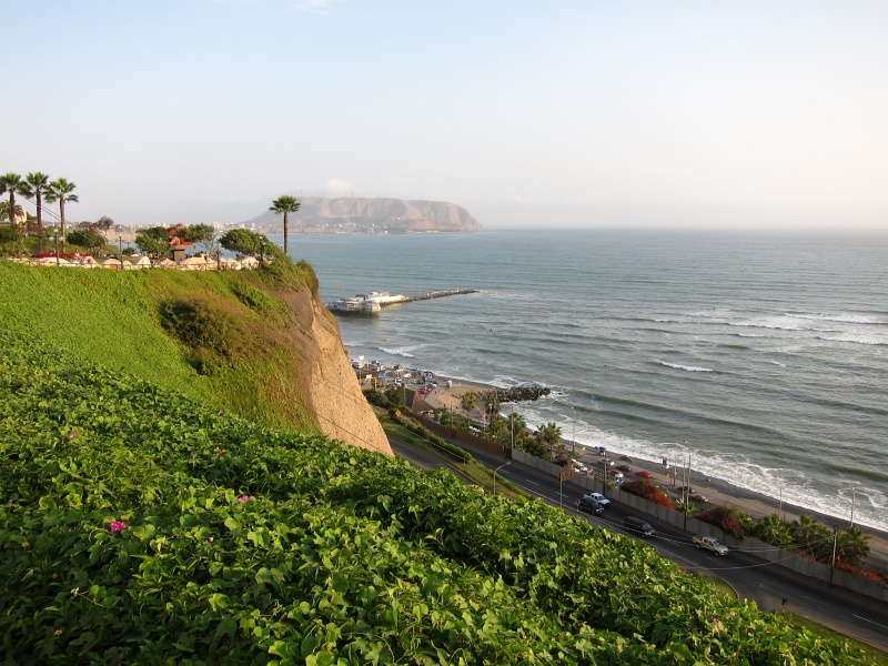 IMG_1734.JPG - View of the Pacific Ocean near Parque del Amor, in the upscale Miraflores district