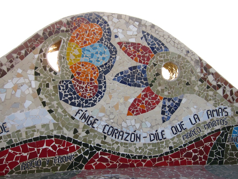 IMG_1737.JPG - Colorful mosaics in Parque del Amor