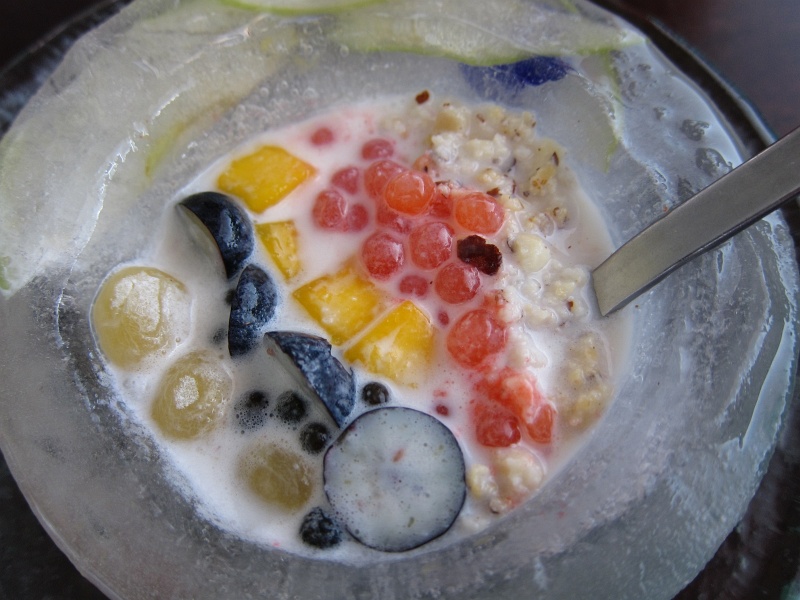 IMG_1673.JPG - Bahuaja - milk, ice cream, crispy "castaa" (chestnut), mango, cranberry, cushuro (the little dark balls, actually a form of algae native to Peru), mochi