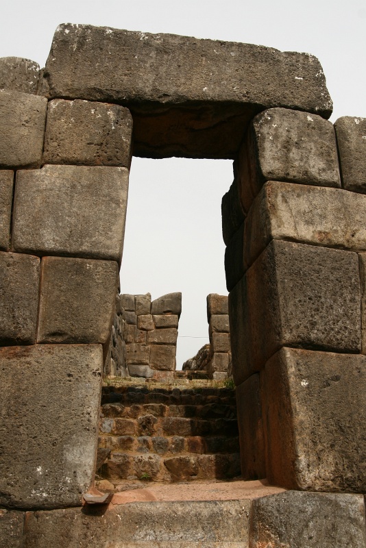 IMG_8945.JPG - Trapezoidal gateway inside Saqsaywaman complex - the shape makes the the structure more tolerant of seismic activity