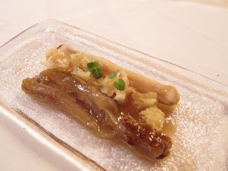 IMG_0324.JPG - Razor clam with braised veal shank and white woodear mushrooms, contrast in flavors and textures