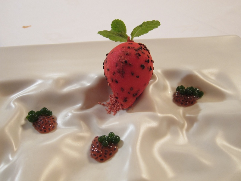 IMG_0342.JPG - Layered strawberry and basil seeds game (strawberry-flavored seeds, basil-flavored pearls)