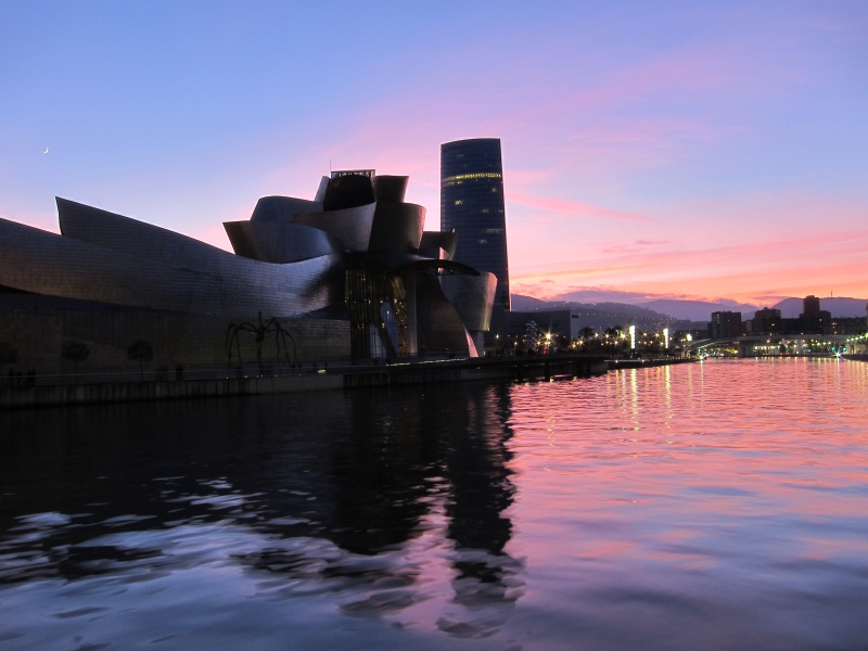 IMG_0373.JPG - Guggenheim and Nervion river at dusk.  The tall office building in the background houses utilities company Iberdrola and is designed by Csar Pelli, whose more well-known work include the Petronas twin towers in Kuala Lumpur.