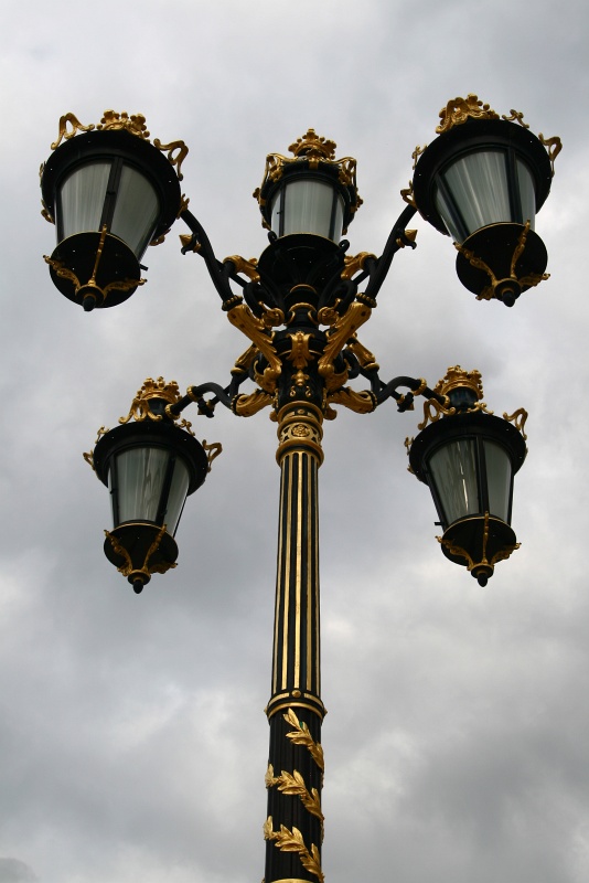 IMG_5921.JPG - Lamp post on the grounds of the Royal Palace