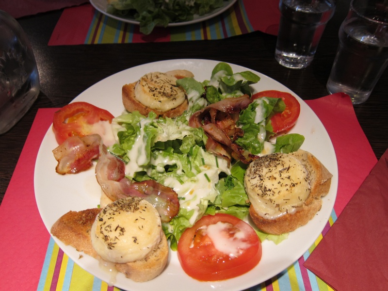 IMG_0218.JPG - Warm chevre on toast with bacon, tomato, and asparagus salad, El Majeste, St. Jean-de-Luz