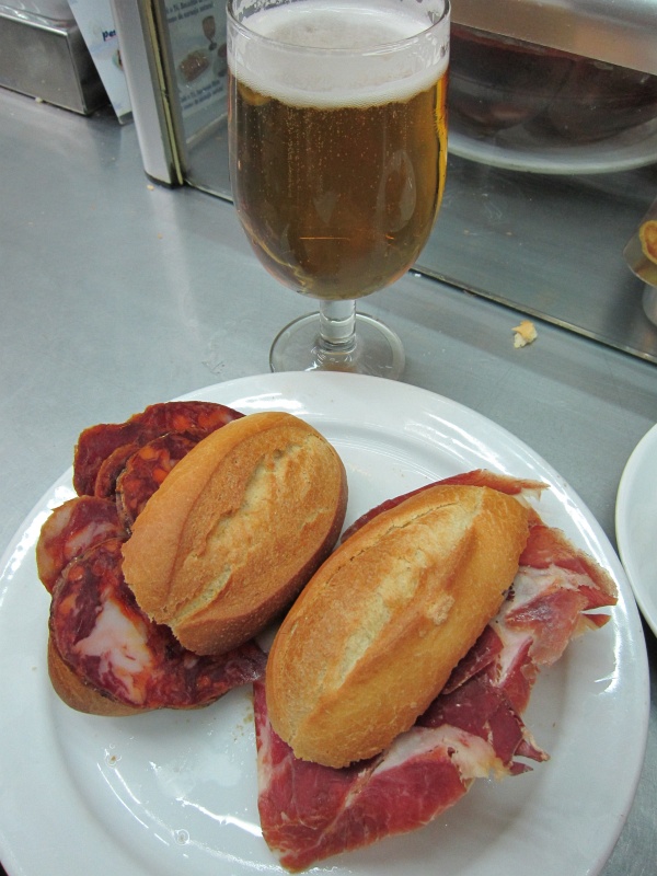 IMG_2599.JPG - Chorizo sandwich, jamon iberico sandwich, beer - only €6 at Museo del Jamn, Madrid