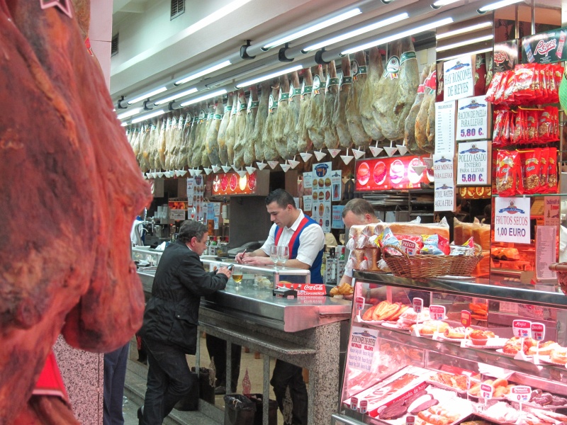 IMG_2600.JPG - Inside one of the chain restaurants of Museo del Jamn, yes that literally means "museum of ham"