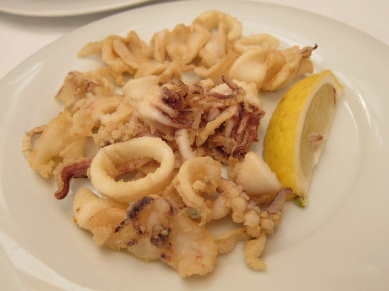 IMG_0004.JPG - Fried calamari - this was a pretty simple and disappointing dish