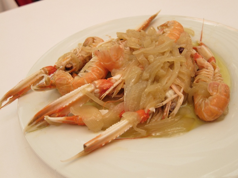 IMG_0009.JPG - Cigalas con Cebolla (langoustines with sweet onions)