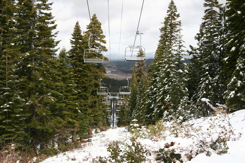 IMG_8722.JPG - Crossing underneath a ski lift