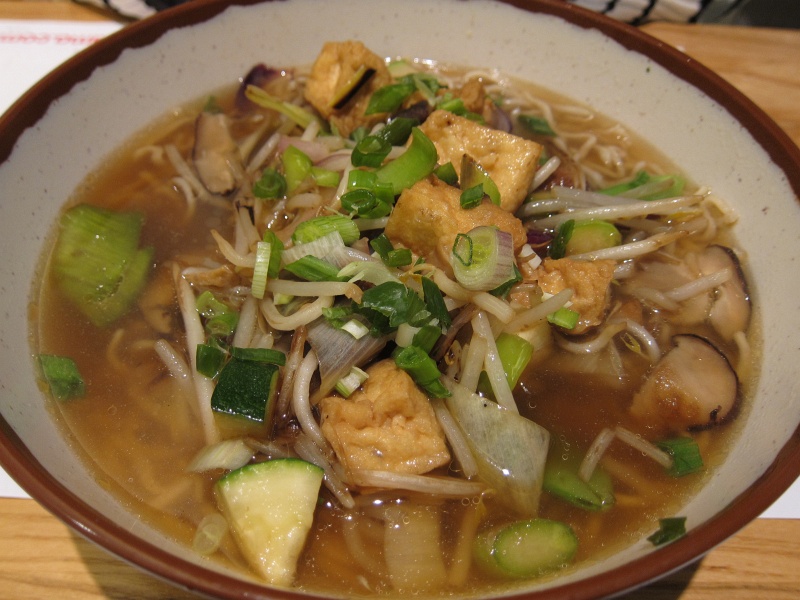 IMG_1462.JPG - Moyashi soba: stir-fried tofu, mushrooms, squash, snow peas, leek, bean sprouts and garlic