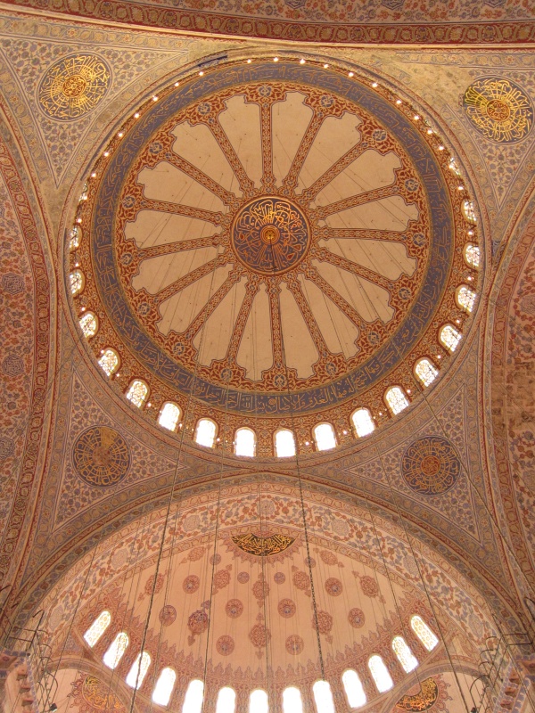 IMG_0516.JPG - The center dome in the Blue Mosque, reaching a height of 141 ft and spanning a diameter of 110 feet
